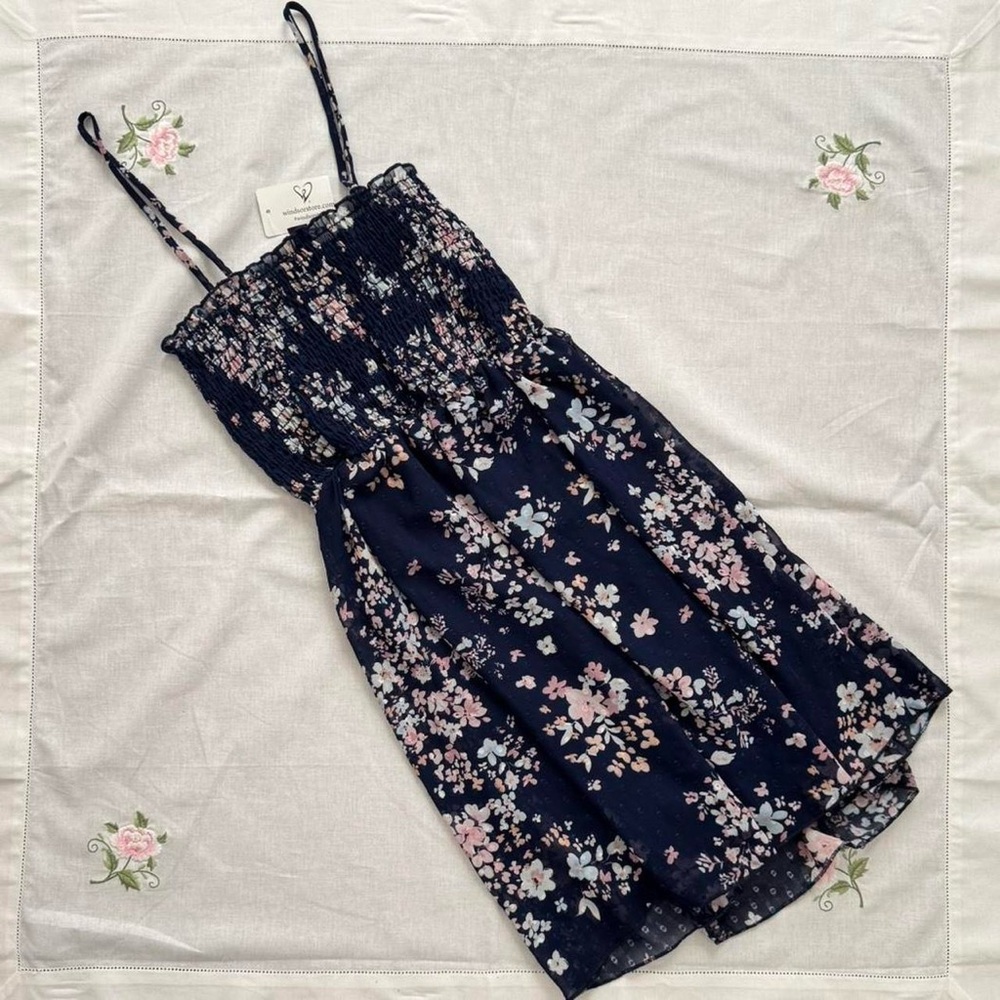 NWT Windsor navy floral smocked spaghetti strapped mini dress size M